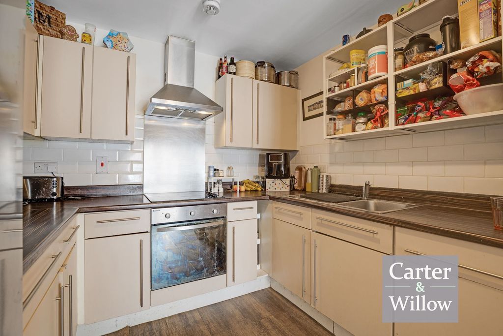 Property photo 3 of 12 Kitchen 