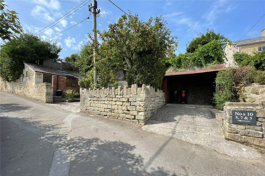 Property photo 2 of 11 Parking &amp; Workshop