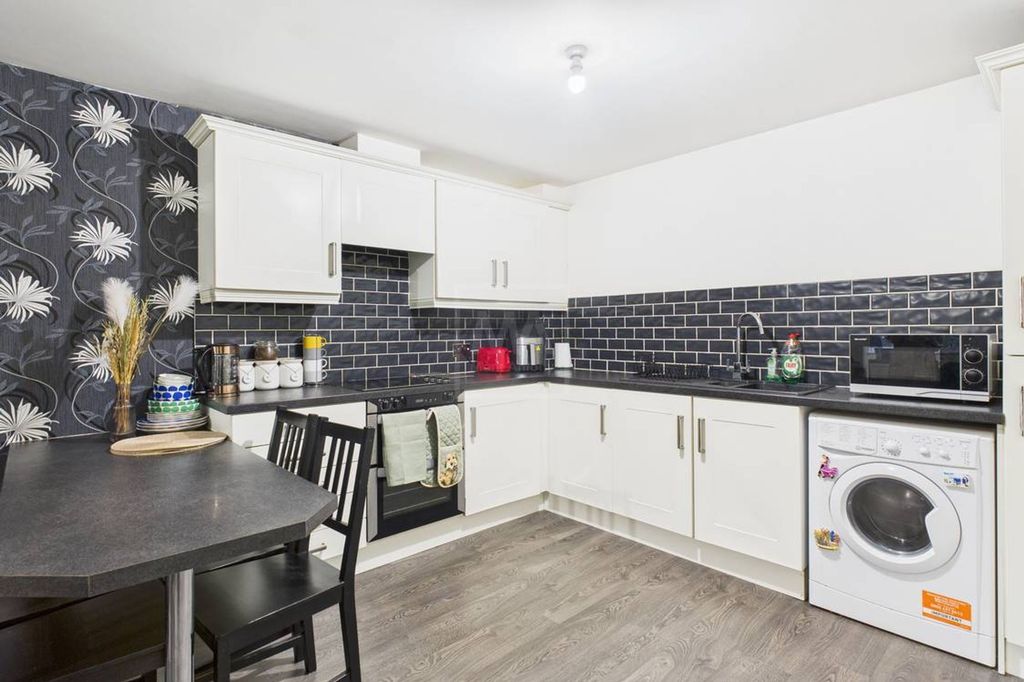 Property photo 3 of 10 Kitchen/Dining Space