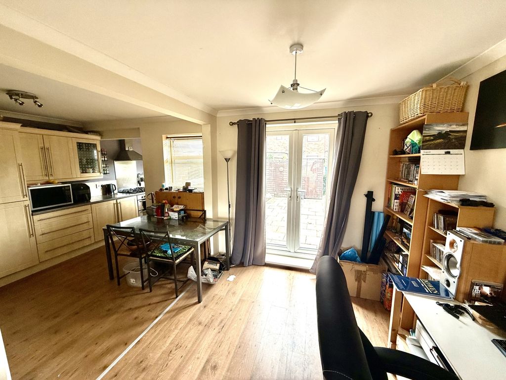 Property photo 3 of 9 Img_4603
