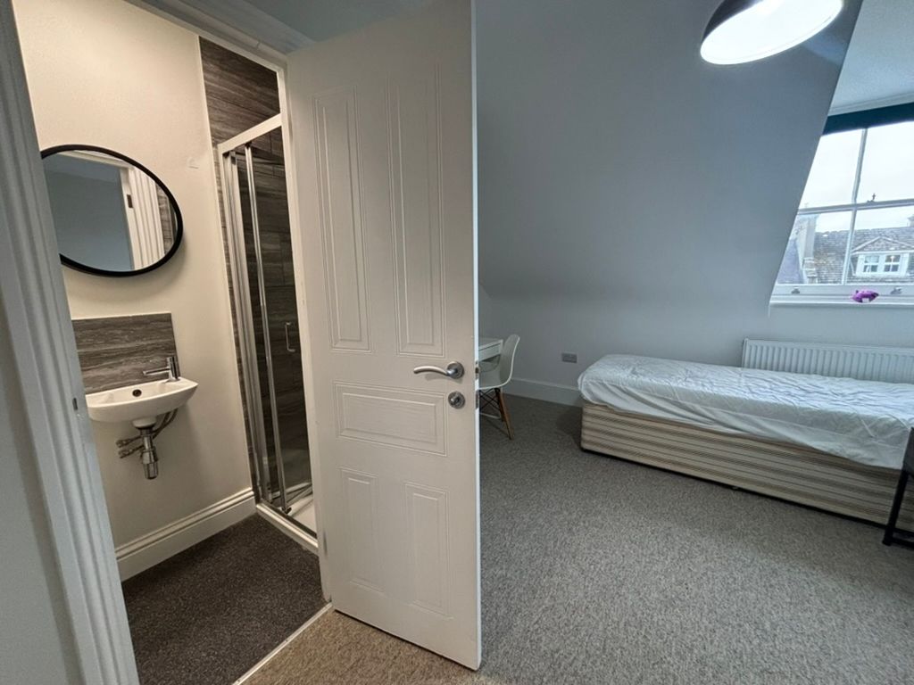 Additional image 13 of 14 bed property to rentFirst Avenue, Hove BN3