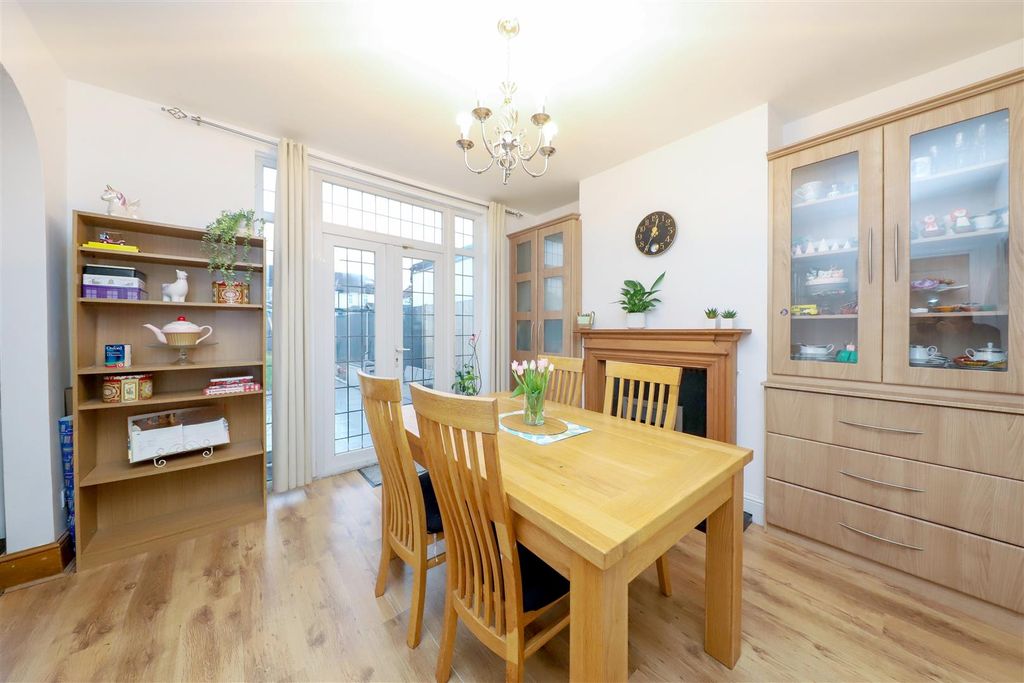 Property photo 3 of 14 Dining Room