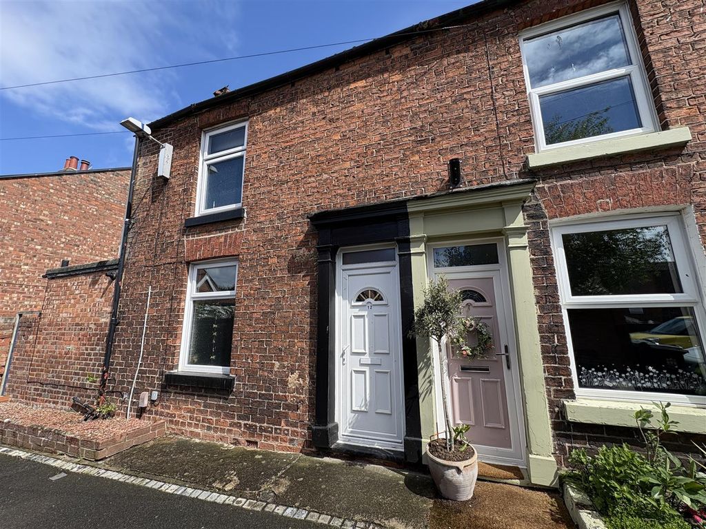 Property photo 1 of 17 Externally