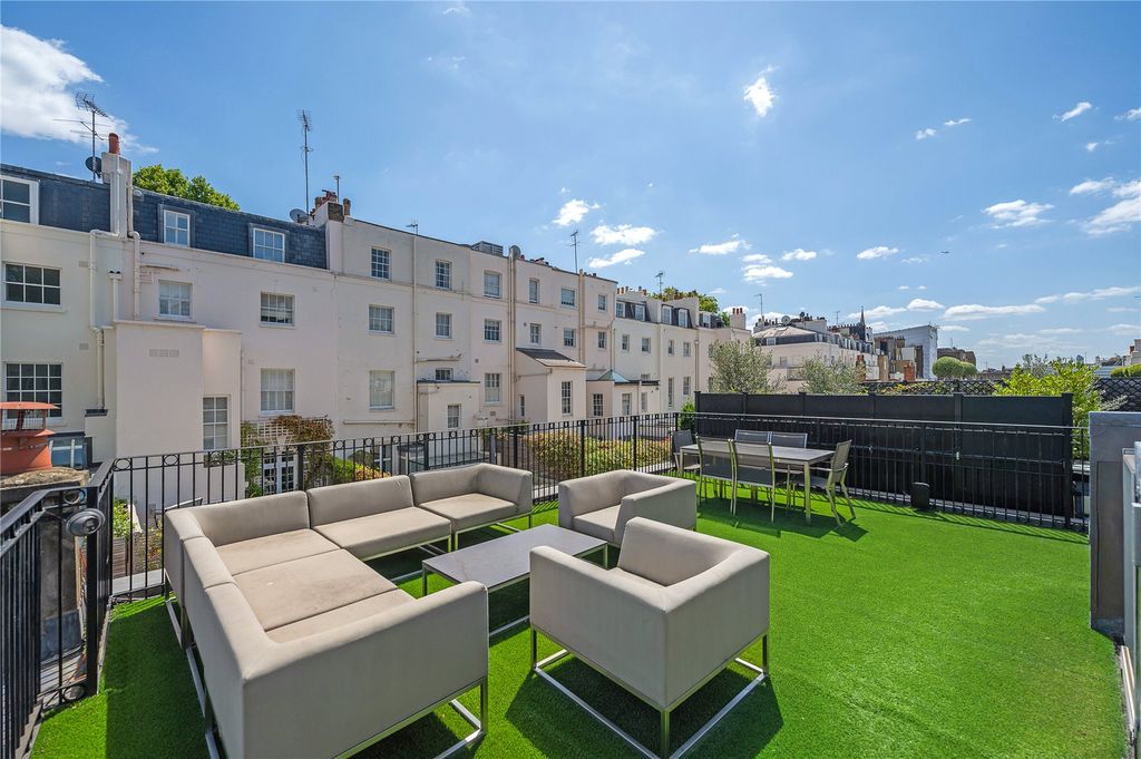 Property photo 2 of 16 Roof Terrace