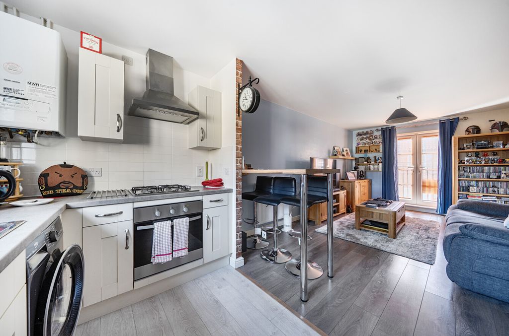 Property photo 3 of 10 15111623