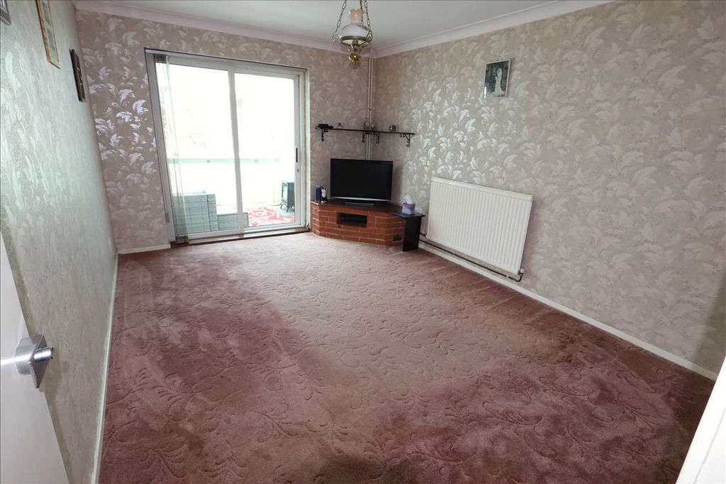 Property photo 2 of 14 Lounge