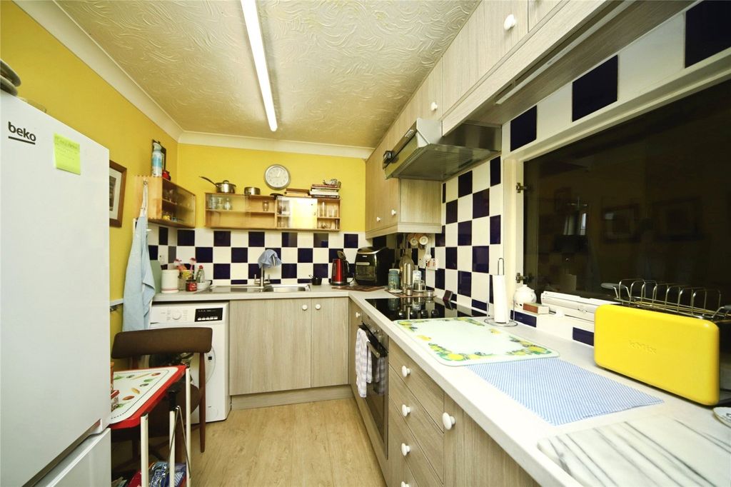 Property photo 2 of 13 Picture No. 32