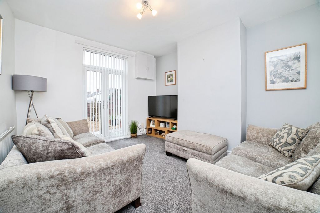 Property photo 3 of 15 Lounge