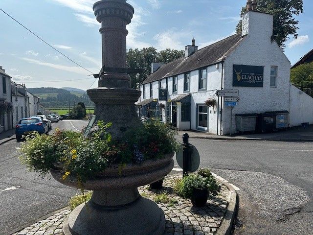 Property photo 2 of 32 Clachan 2