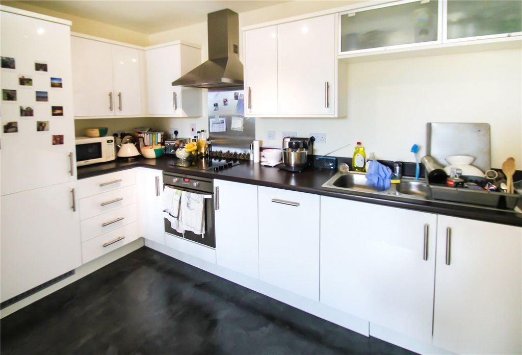 Property photo 2 of 7 Kitchen