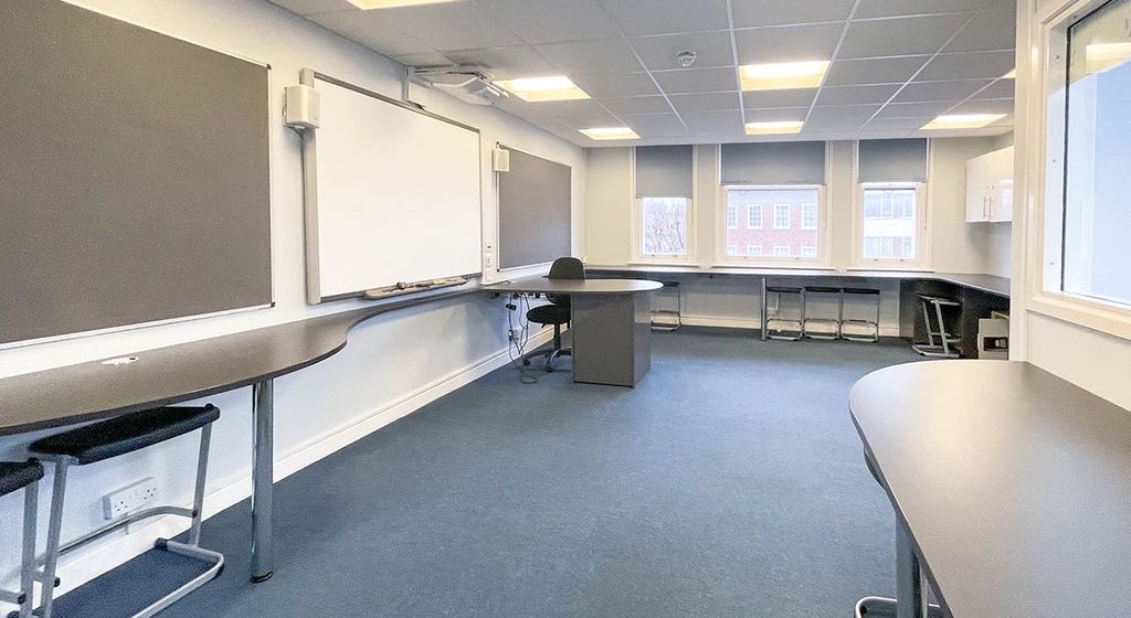 Property photo 2 of 8 26 Fulham Braodway London Sw6 Offices To Let West London Office 6.Jpg