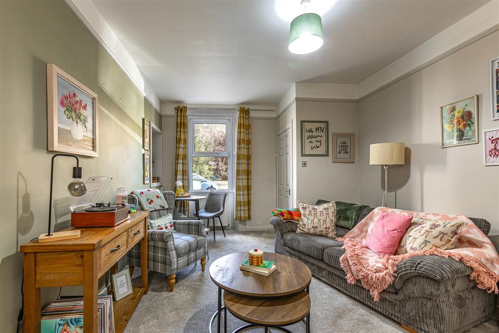 Property photo 2 of 12 114 Galapark Galashiels 09.Jpg