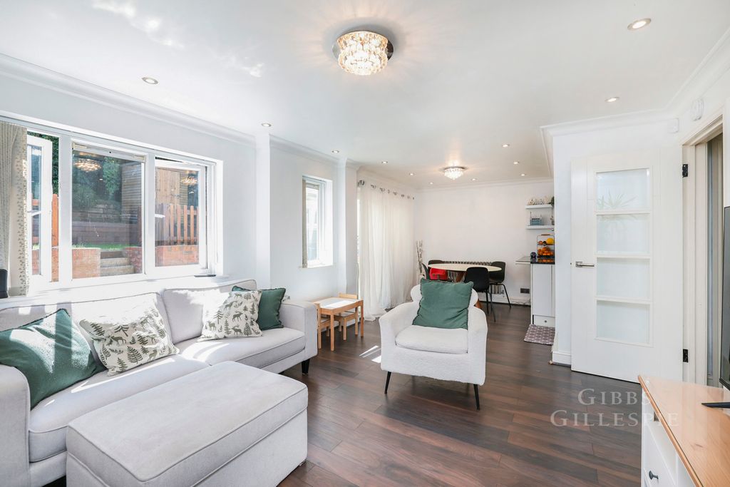 Property photo 3 of 20 Pbox-Img.Jpg