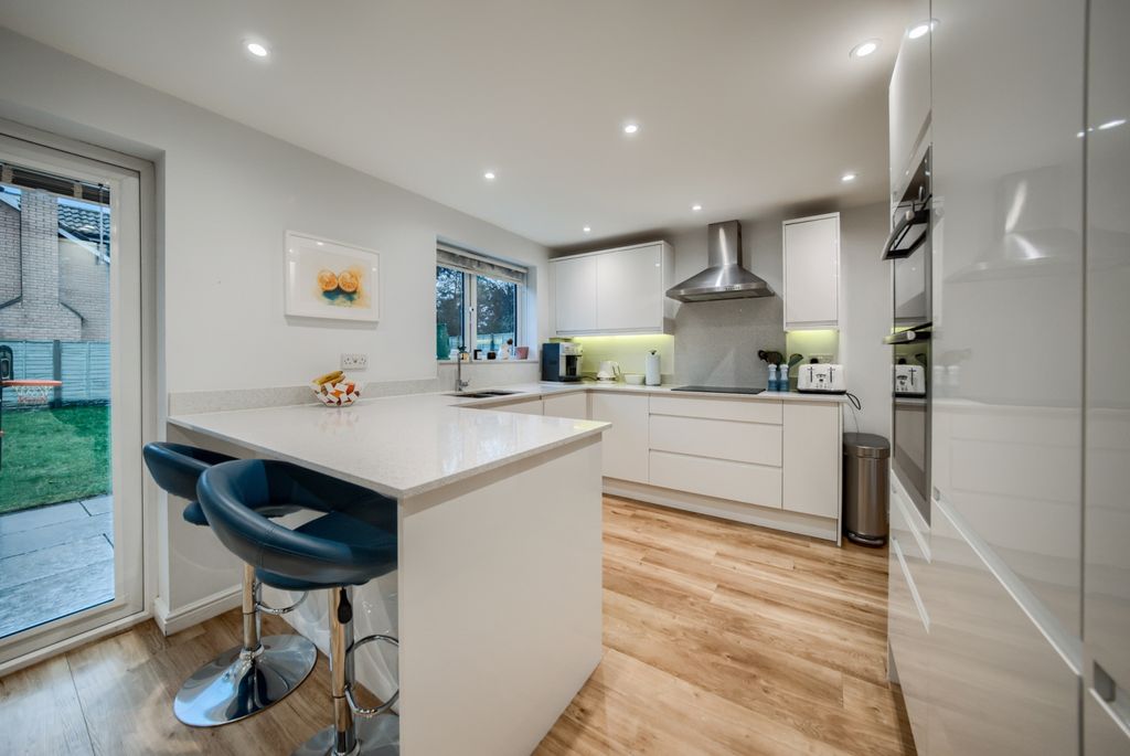 Property photo 3 of 24 Xt5A7906-Hdr(3)