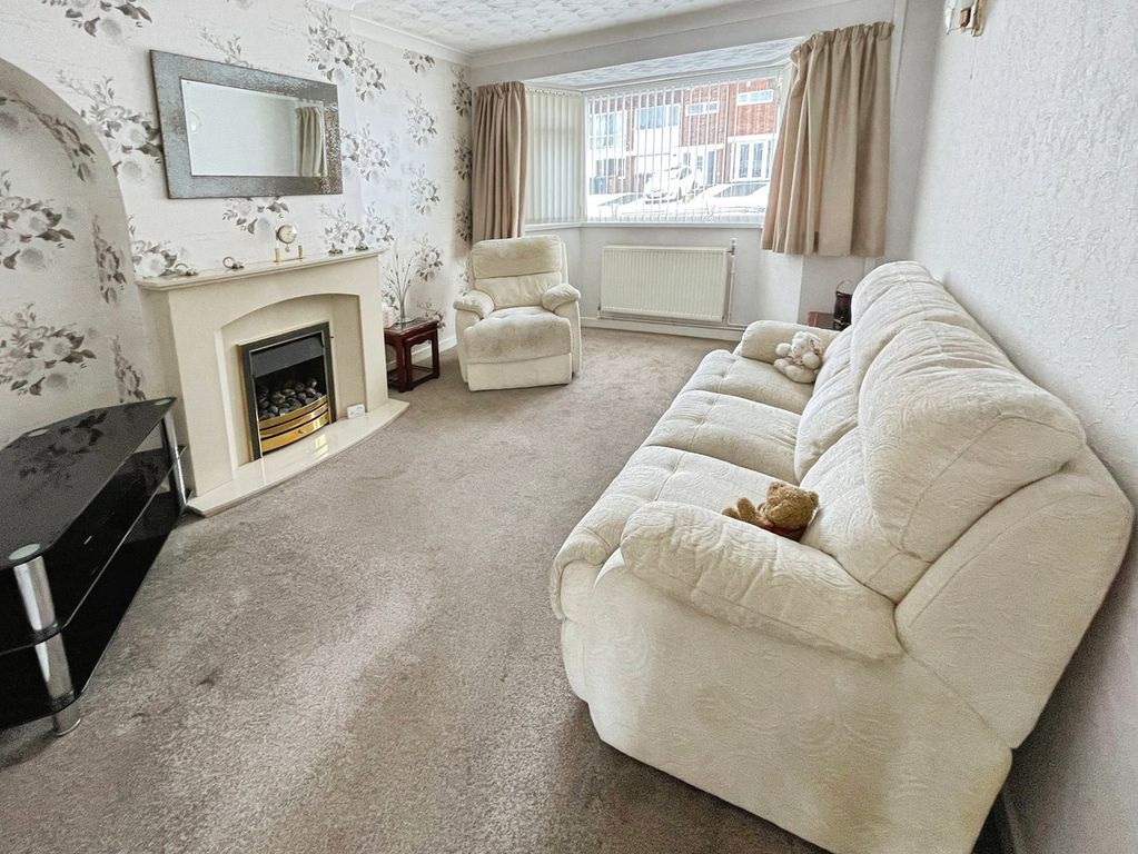 Property photo 2 of 16 Lounge