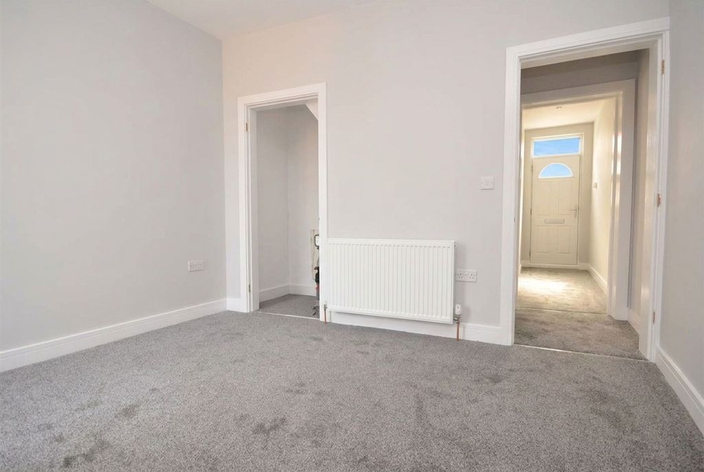 Property photo 3 of 8 Dining Room