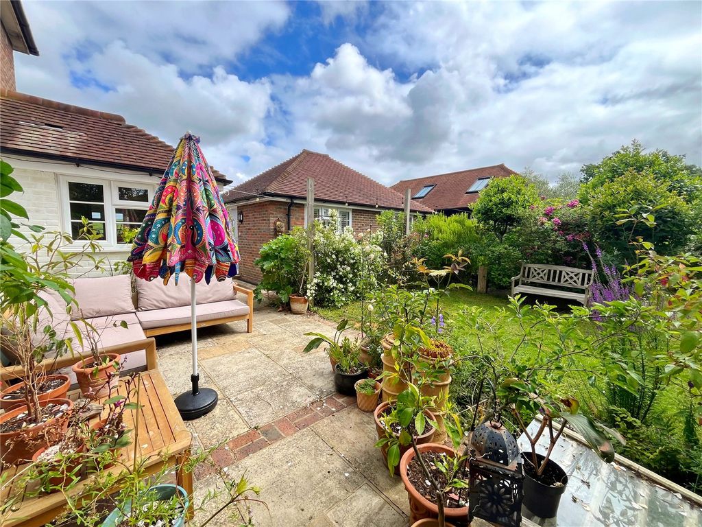 Property photo 2 of 32 Picture No. 21