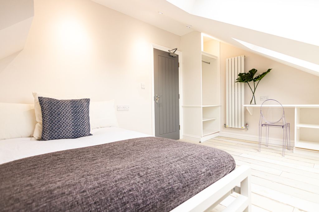 Property photo 3 of 8 83Tr Bedroom