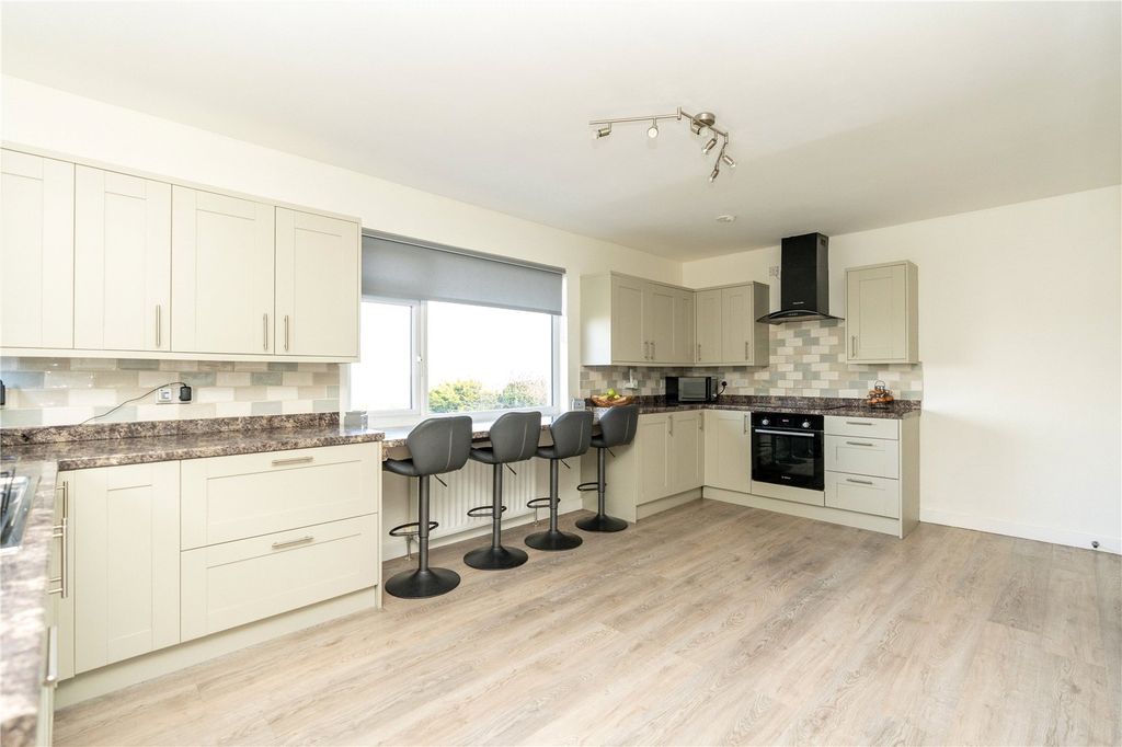 Property photo 2 of 27 Picture No. 25