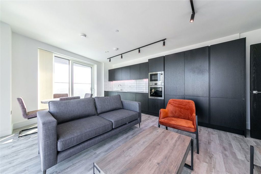 Property photo 2 of 20