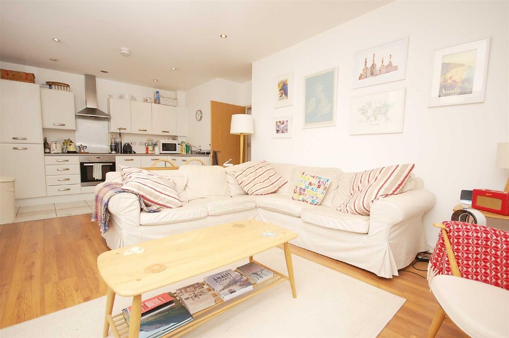 Property photo 3 of 8 Lounge Kitchen