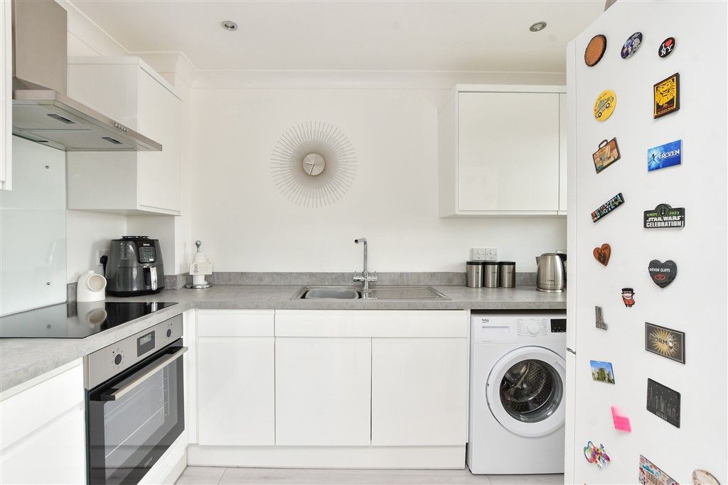 Property photo 3 of 8 Kitchen