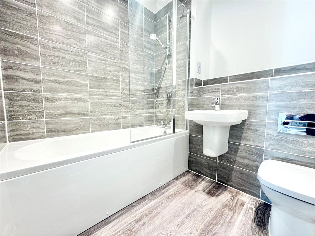 Property photo 3 of 8 Picture No. 06