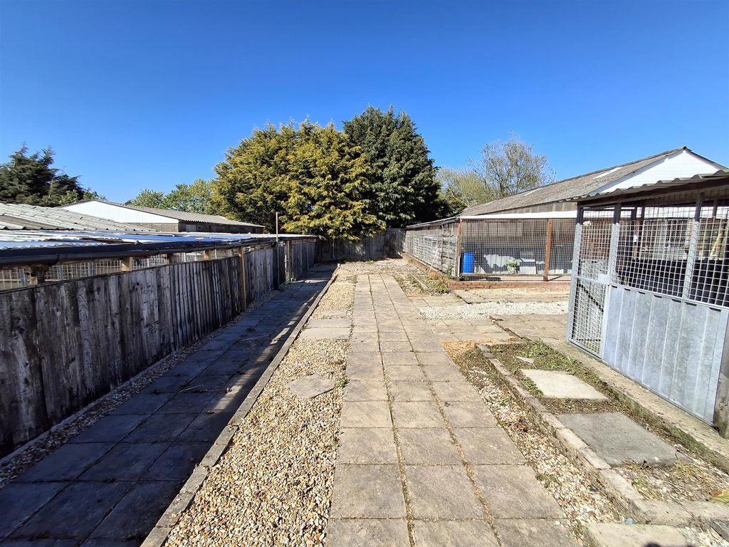 Property photo 3 of 27 Photo 2