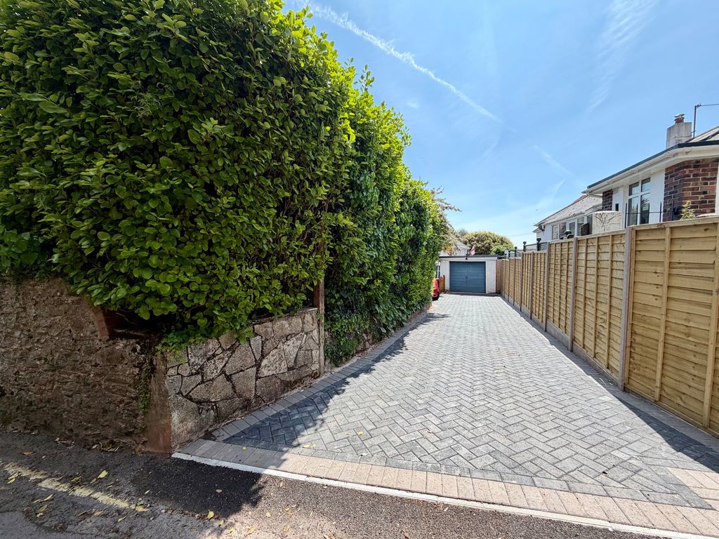Property photo 2 of 26