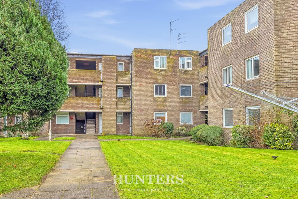 Property photo 2 of 17 Front (Exterior)