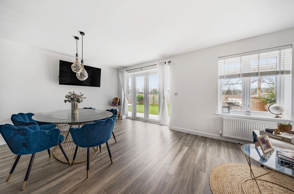 Property photo 3 of 25 Dining Area