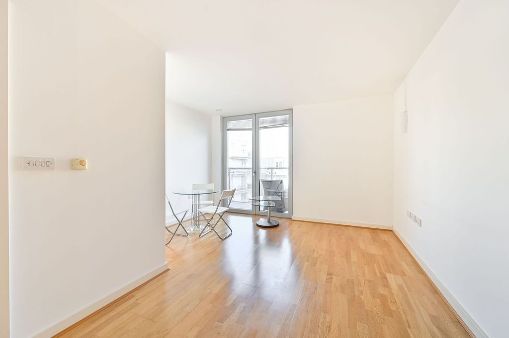 Property photo 3 of 11