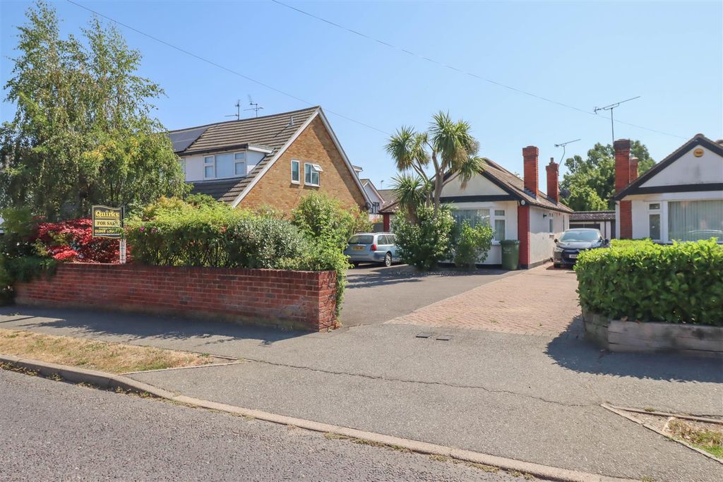 Property photo 3 of 21 10 Highcliffe Road New Front.Jpg