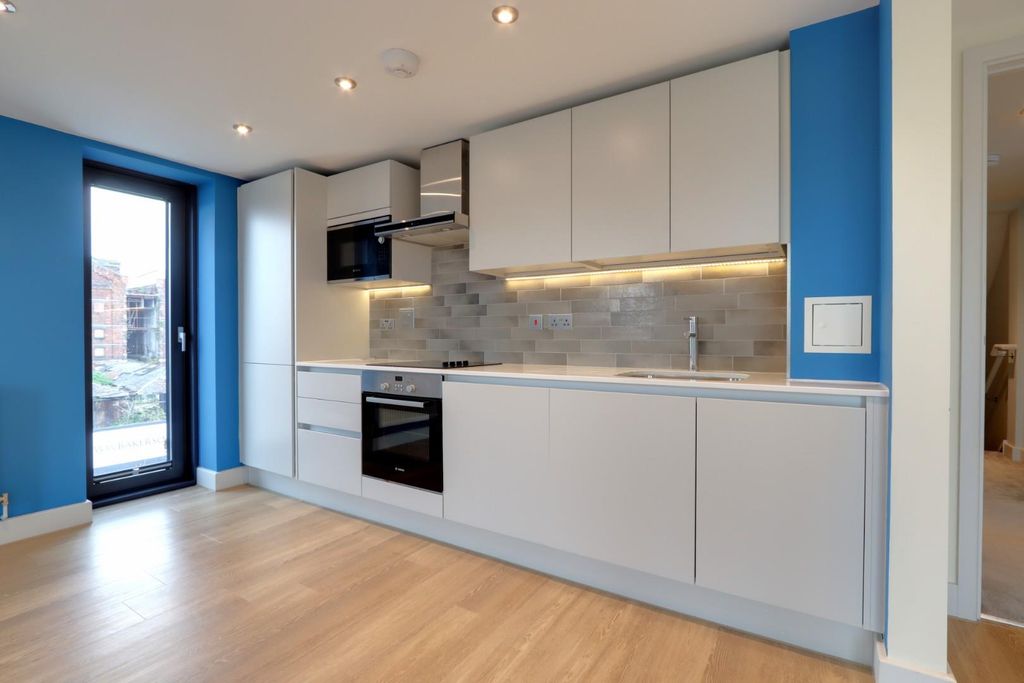 Property photo 3 of 11 Kitchen