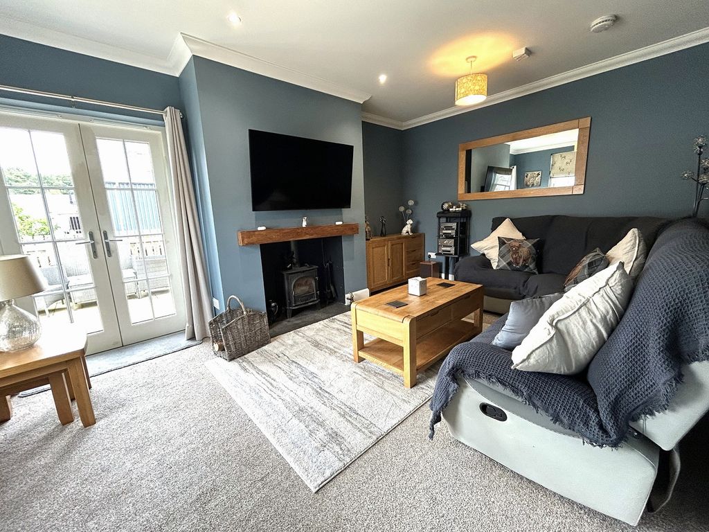 Property photo 2 of 17 Lounge