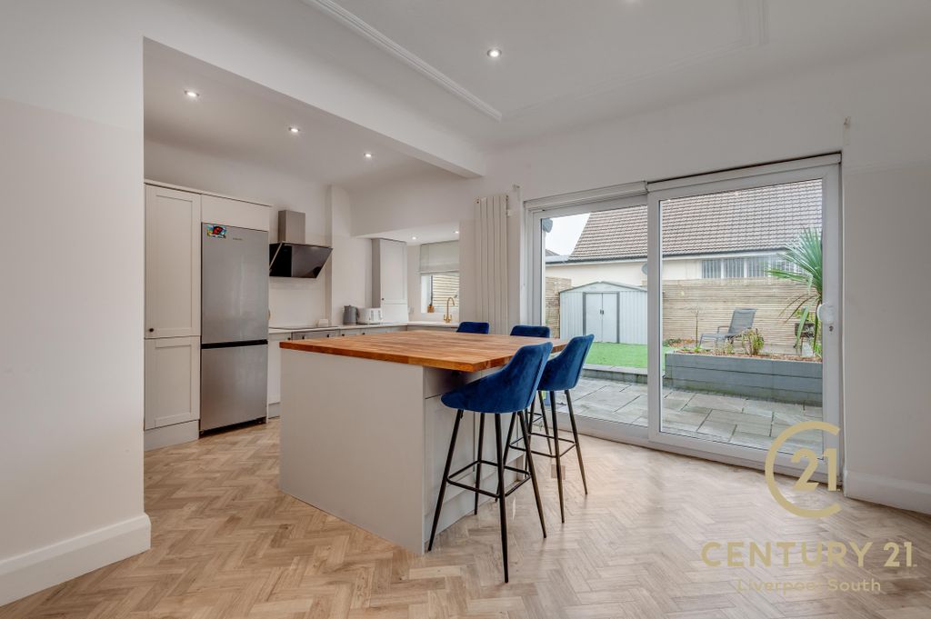 Property photo 2 of 21