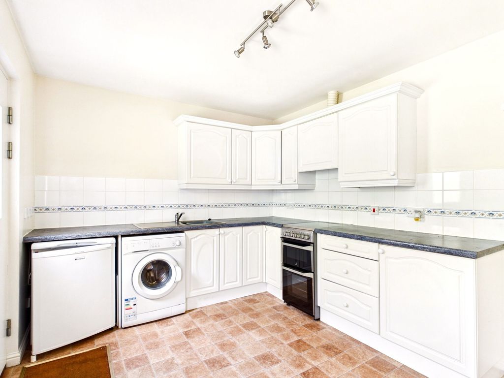 Property photo 3 of 17 Kitchen