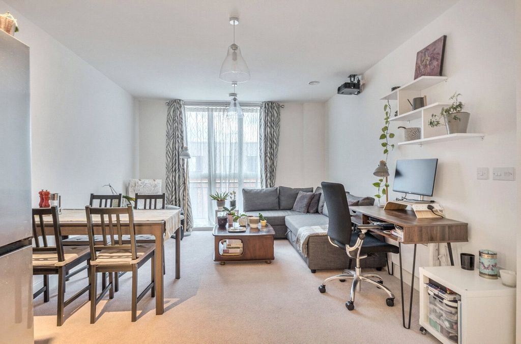 Property photo 2 of 9 1375921-3-6909d7B...