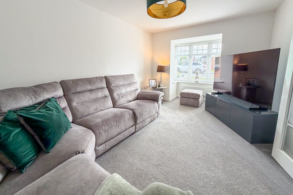 Property photo 2 of 31 32 Clayson10