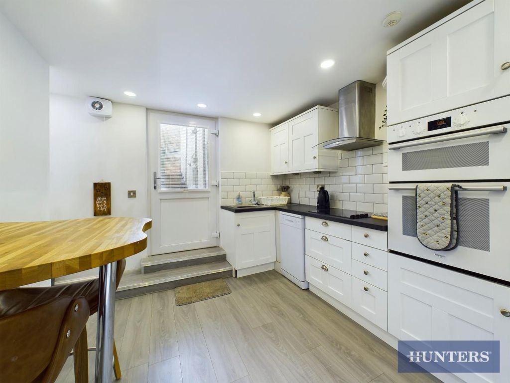 Property photo 2 of 12 Kitchen