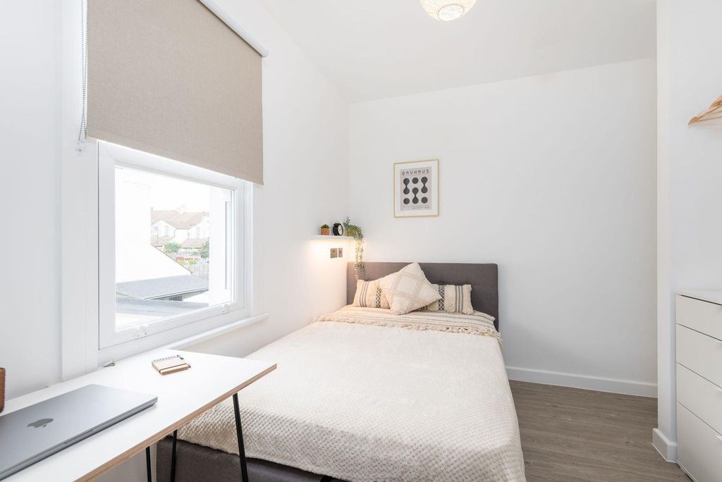 Property photo 3 of 16 Bedroom