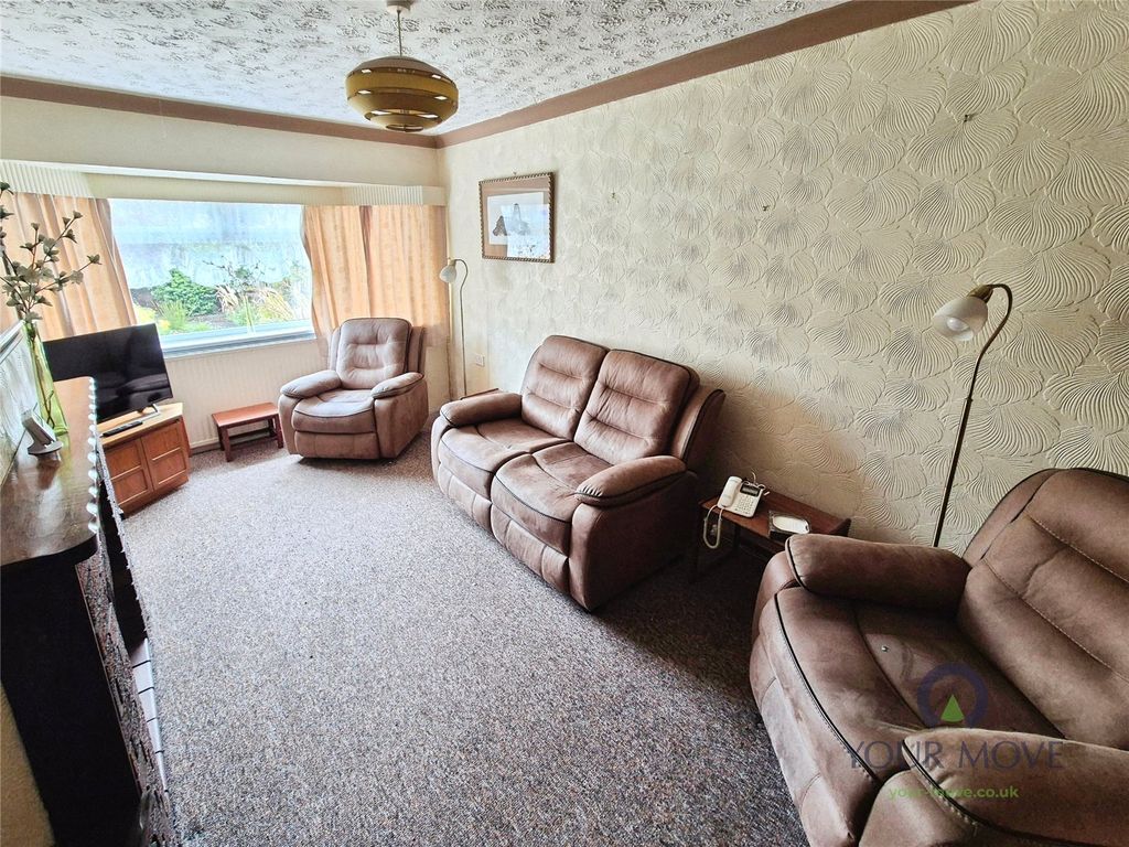 Property photo 2 of 11 Lounge