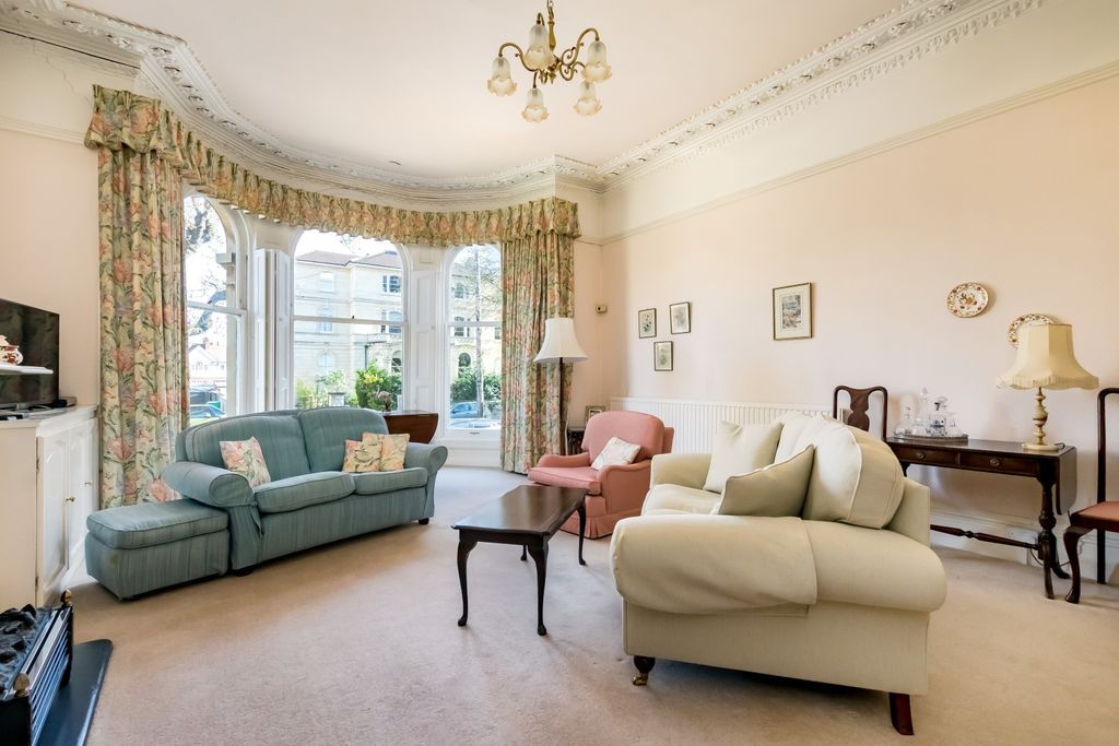 Property photo 2 of 14 Sitting Room