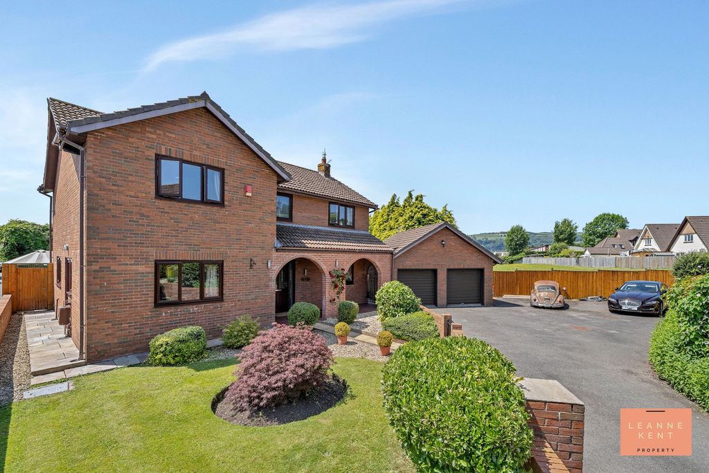 Property photo 1 of 52