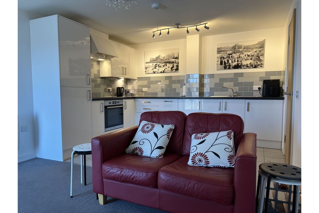 Property photo 1 of 6 Lounge