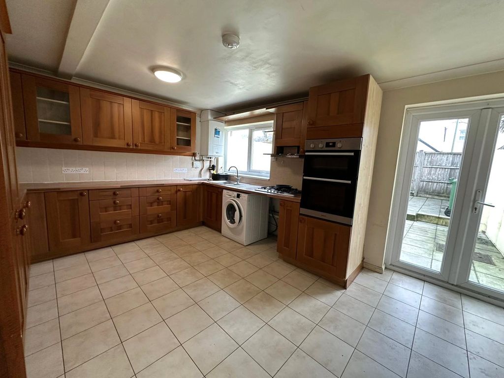 Property photo 3 of 11 Picture No. 17