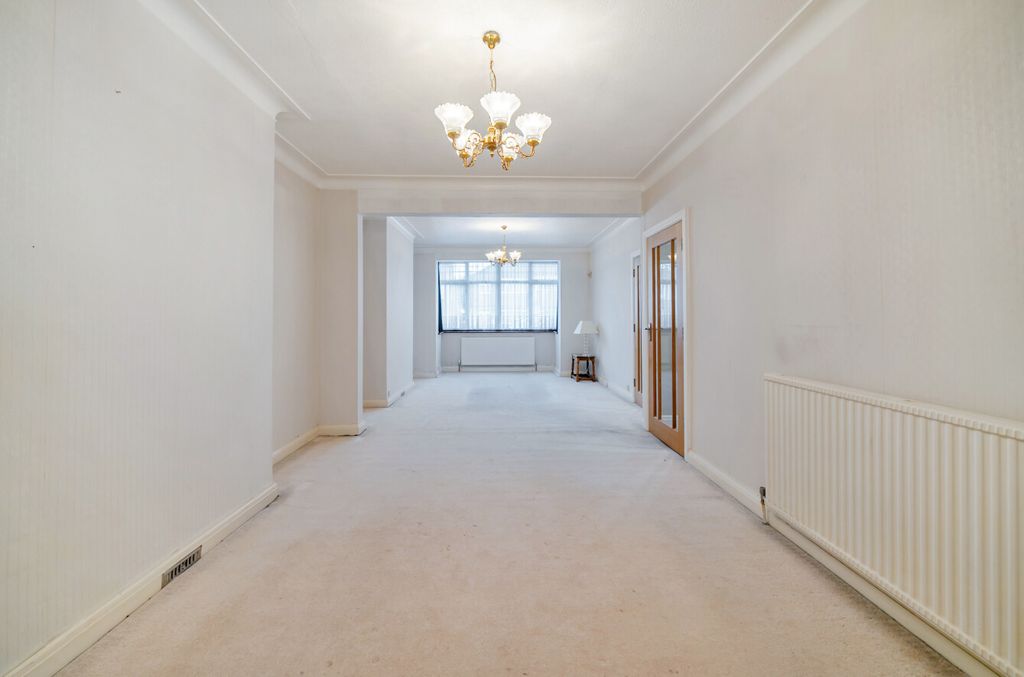 Property photo 3 of 20 1415706-12-699307...