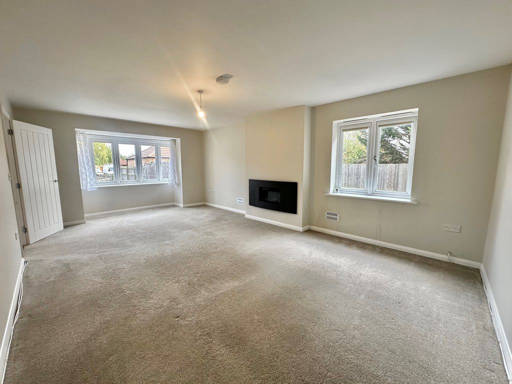 Property photo 2 of 10 Living Room