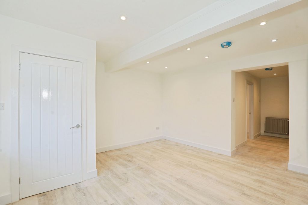 Property photo 3 of 15 Pbox-Img.Jpg