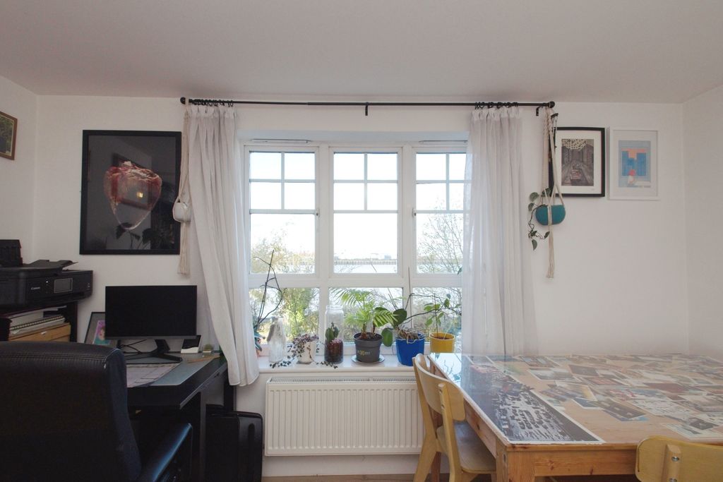 Property photo 3 of 16 Living Room